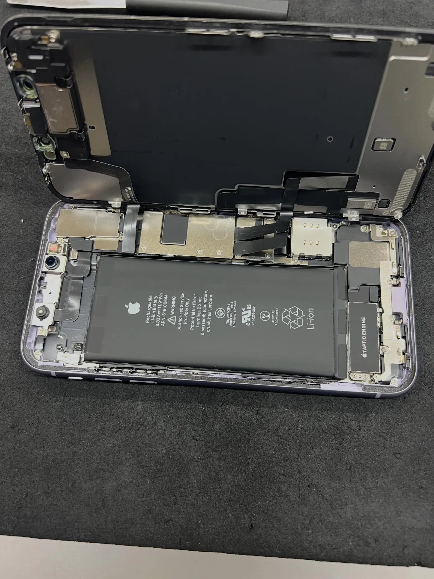 iPhone11のドックコネクター修理